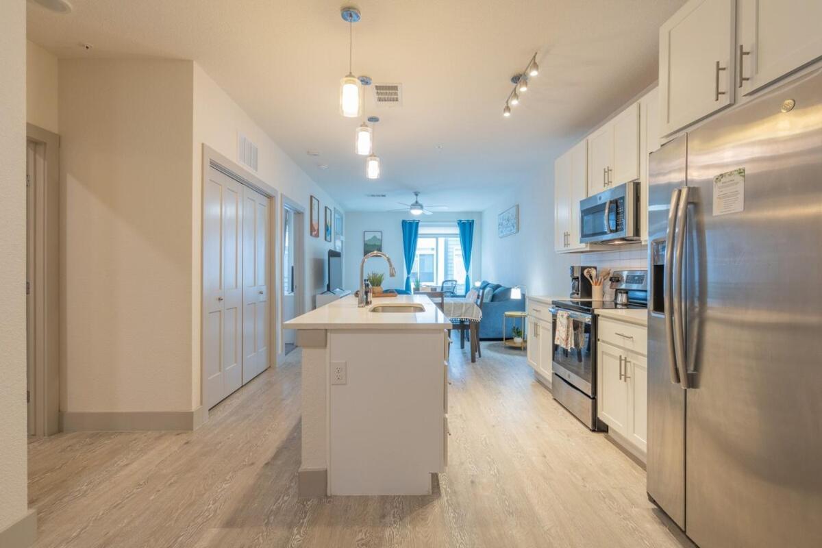 Trendy Riverwalk Retreat King Bed Free Parking Pool Gym Apartment San Antonio