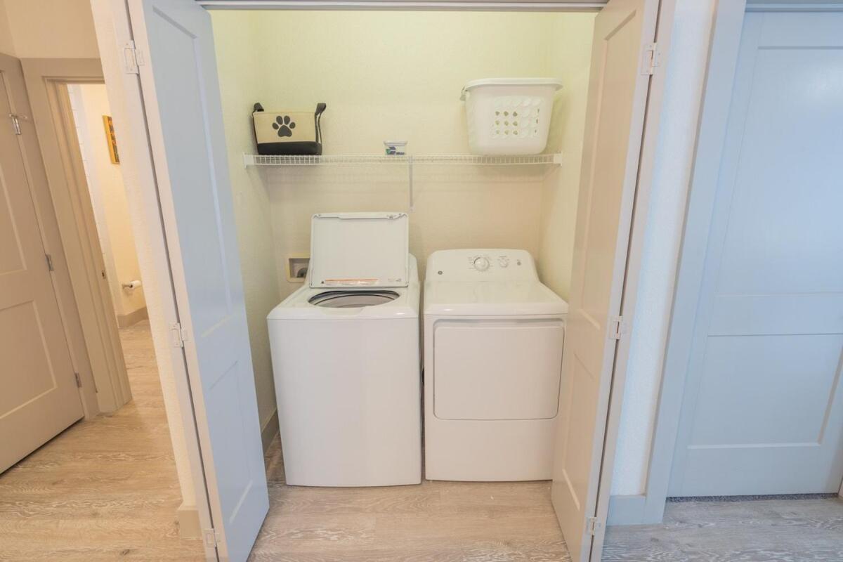 Trendy Riverwalk Retreat King Bed Free Parking Pool Gym