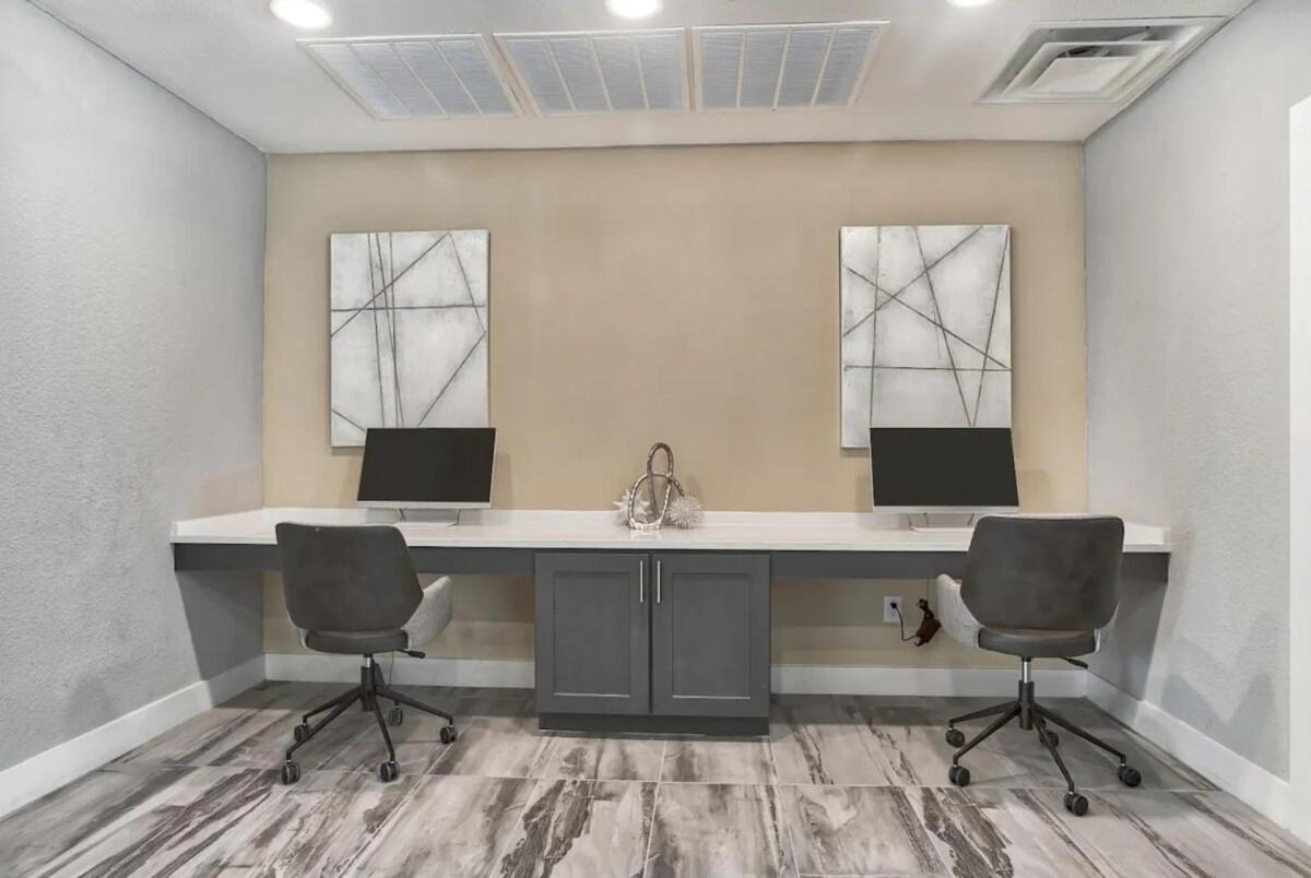 Apartment Trendy Riverwalk Retreat King Bed Free Parking Pool Gym
