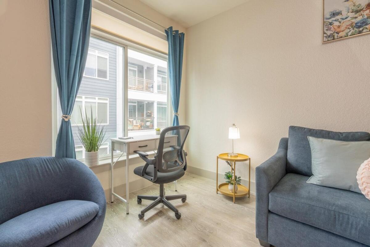 Trendy Riverwalk Retreat King Bed Free Parking Pool Gym Apartment *