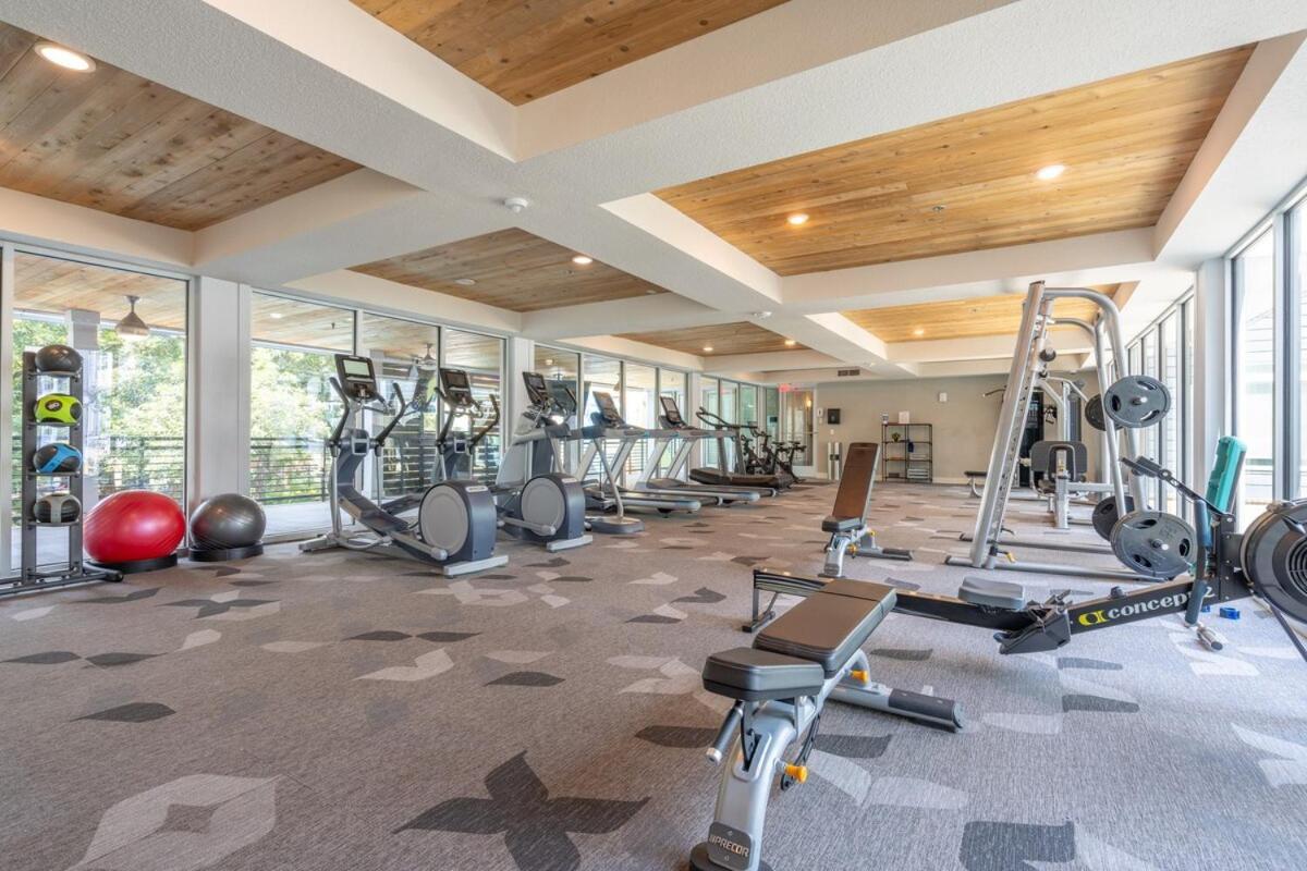 Trendy Riverwalk Retreat King Bed Free Parking Pool Gym