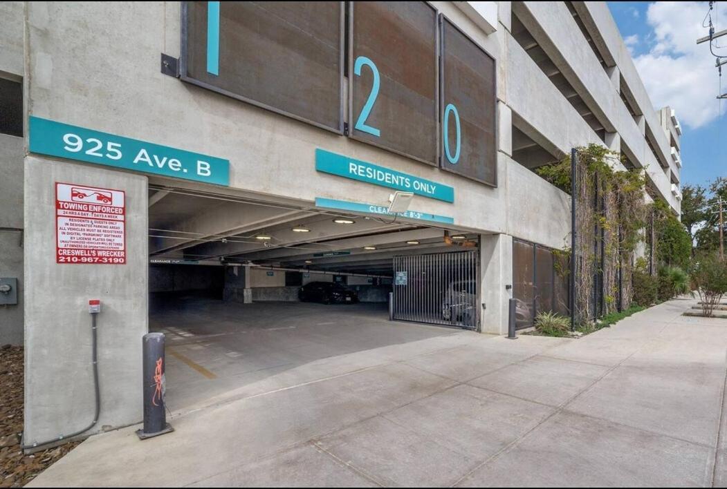 Trendy Riverwalk Retreat King Bed Free Parking Pool Gym Apartment
