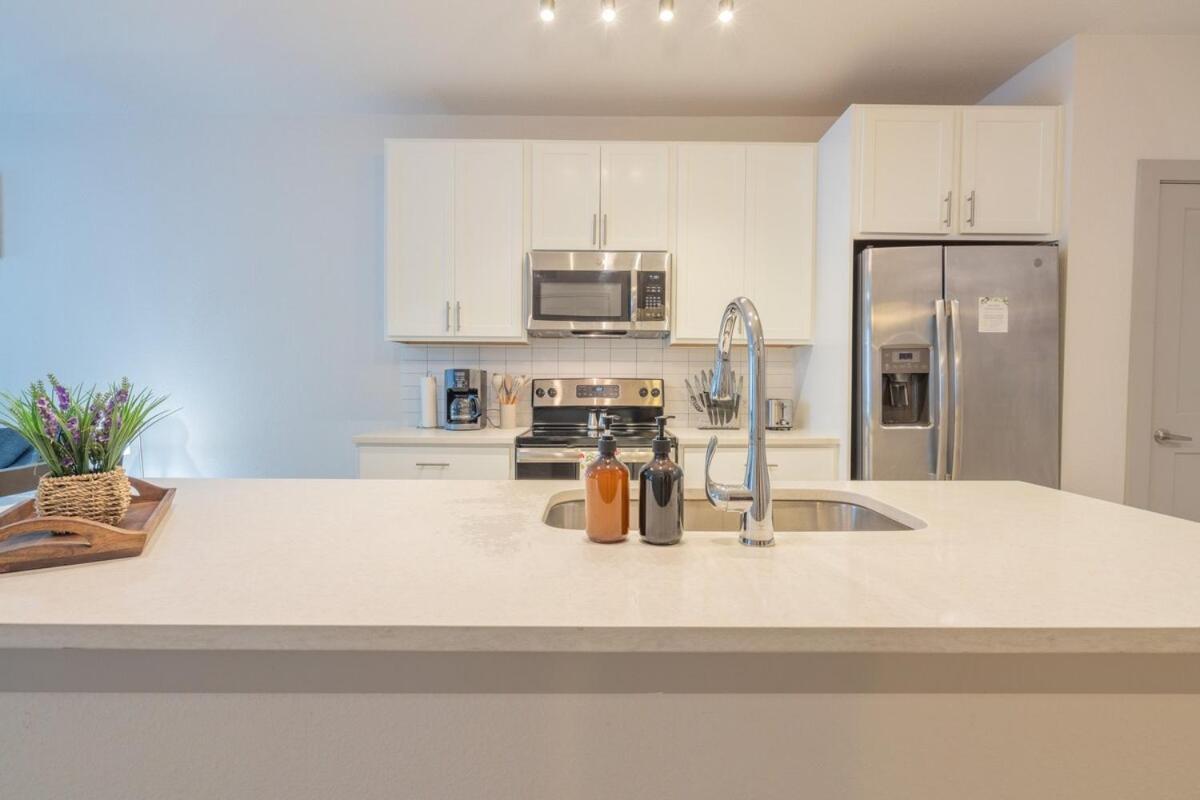 Trendy Riverwalk Retreat King Bed Free Parking Pool Gym Apartment San Antonio